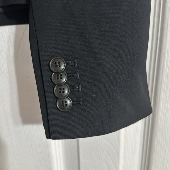 Cropped Tuxedo Blazer - Picture 11 of 11